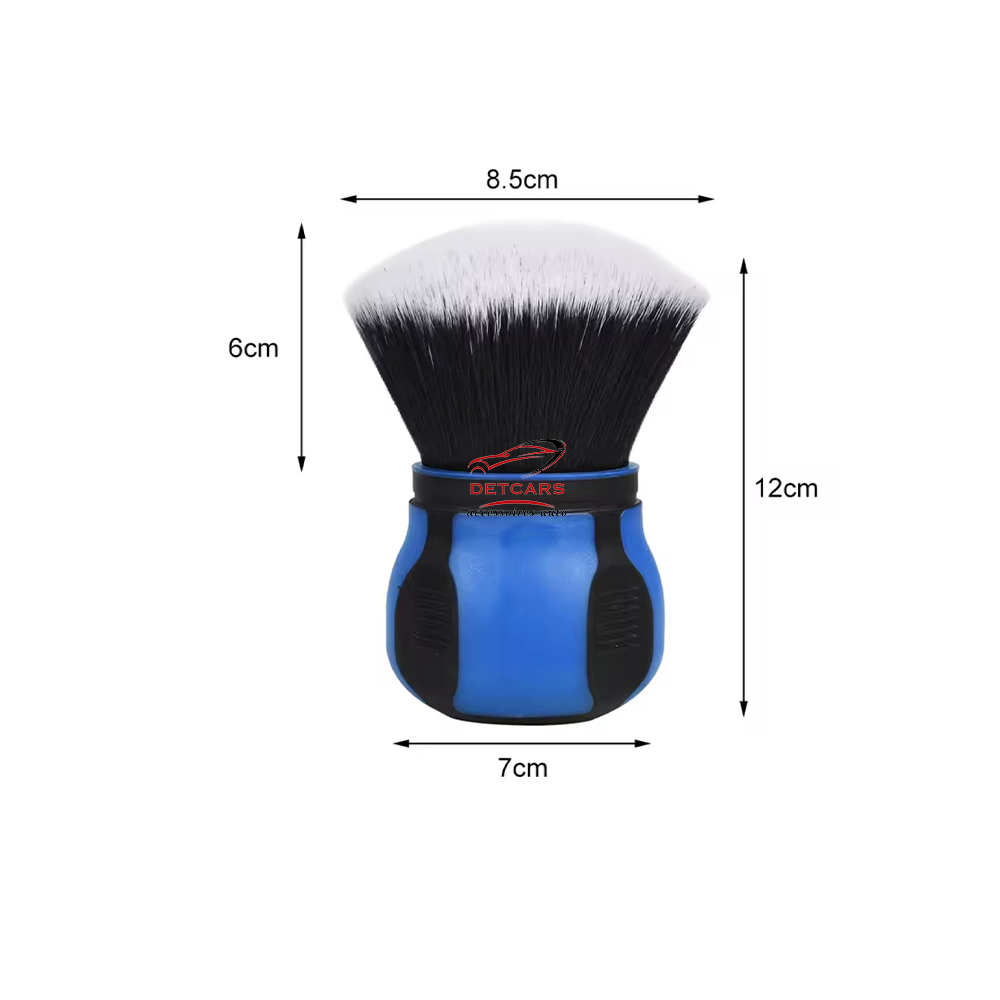 La brosse antirayures EXTRA LARGE est l’outil parfait pour ceux qui veulent un nettoyage efficace, doux et respectueux de l’intégrité des matériaux. Elle répond aux standards du detailing professionnel, alliant confort, performance et sécurité.