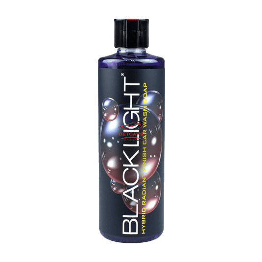 Le Shampooing Black light carwash de chez Chemical-guys est un shampooing destiné pour les véhicule de couleur noir . Il apportera une finition brillante et profonde avec une mousse épaisse et onctueuse qui dure ! Le shampooing Black-light redonne un éclat sombre, lustré, humide et mystérieux aux véhicules noirs et de couleur foncée tout en protégeant les couches de cire et de mastic.