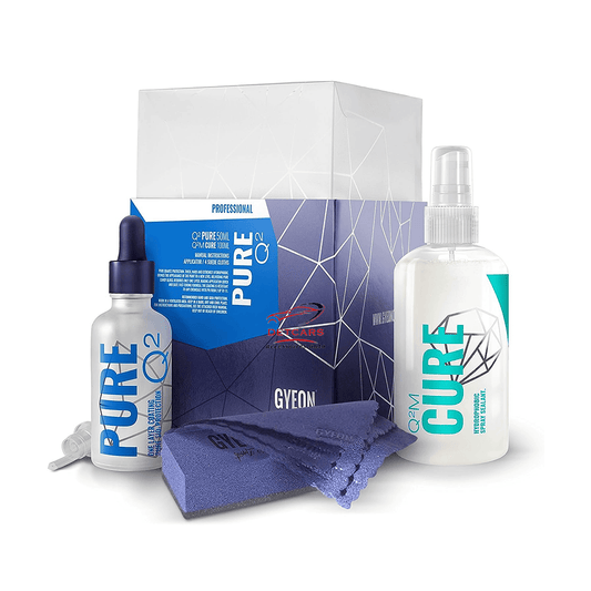 La céramique Q² Pure de chez GYEON ( Kit avec céramique + reboostant ) combine deux qualités essentielles d'un grand revêtement : un très haut niveau de brillance et une extrême durabilité. Tout en offrant une protection durable et hautement résistante aux produits chimiques contre tous les types d'impact environnementaux, une profondeur fantastique et une brillance pure sont les principaux atouts du revêtement.
Q² Pure surprend par son brillant semblable à celui du verre, étant un digne rival des cires na