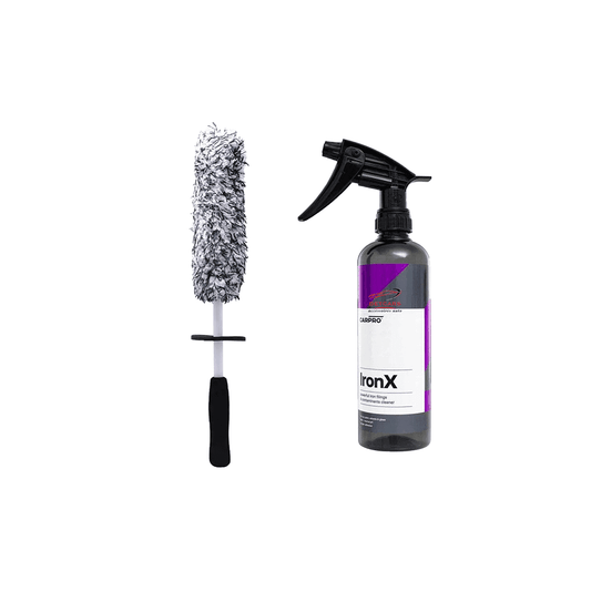 Lot composé dune brosse pour jantes en micro fibres résistantes aux produits jantes , idéales pour éviter les micro-rayures de 44cm et d’un nettoyant jantes décontaminant ferreux IronX 470ml idéal pour enlever toutes particules ferreuse encore présente après un lavage .
Iron X Carpro est un décontaminant ferreux au pH neutre (sans acide) qui décontamine la carrosserie ainsi que les jantes. Les plaquettes de freins et autres contaminations de la route développent des particules ferreuses qui s’accrochent à
