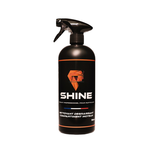 Nettoyant et dégraissant de la marque Shine . Idéal pour un nettoyage du compartiment moteur ou pour toutes surfaces à dégraisser .
Pulvériser le dégraissant directement sur la surface à nettoyer puis laisser agir quelques minutes . Agiter si besoin avec un pinceau ( disponible sur notre site internet ) puis rincer ou essuyer à l'aide d'une microfibre .
