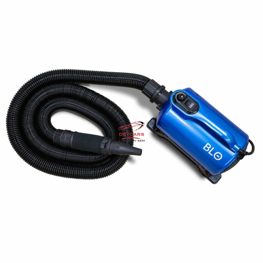 Le sécheur BLO AIR RS permet de sécher rapidement la carrosserie sans trace, et surtout les parties inaccessibles comme les calandres, les grilles de pare choc, les lécheurs de vitres… Fourni avec un flexible mesurant pas moins de 5m ce qui vous donne as