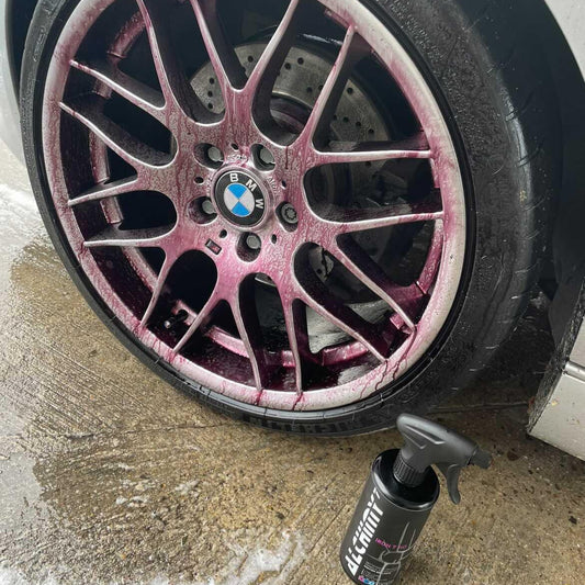 Décontaminant ferreux et nettoyant jantes , Utilisable sur tous les types de jantes et de supports . Contient des agents brillants . Alchimy7 Iron 7 HD est un décontaminant ferreux et un nettoyant jantes efficace laissant une finition brillante. Il disso