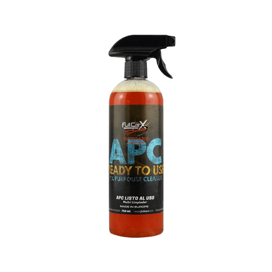 Nettoyant multi surfaces FullCarX et tout-en-un spécialement conçu pour nettoyer tous types de surfaces : capotes, tableaux de bord, pneus, moustiques, carrosserie, passages de roues, encadrements de portes, caoutchoucs, etc.