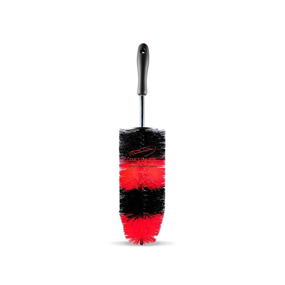 Brosse pour le nettoyage intérieur des jantes . Grâce à sa grande taille et à la taille des poils, nous parvenons à détailler les zones les plus difficiles qui coûtent parfois à atteindre. Les roues polies, peintes ou chromées peuvent être nettoyées grâ