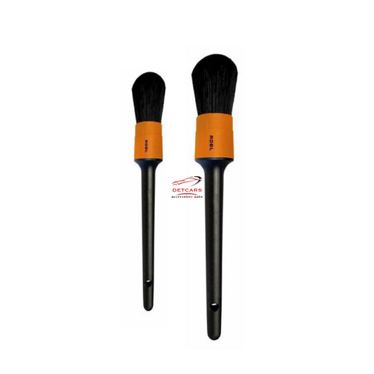 ADBL Round Detailing Brush est un pinceau de nettoyage polyvalent.