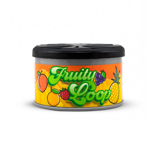 Assainisseur d’air Fruity loop FullCarX en conserve de 6,5 cm de diamètre. Il contient des mousses qui libèrent un parfum intense, inondant le véhicule ou l’habitacle.