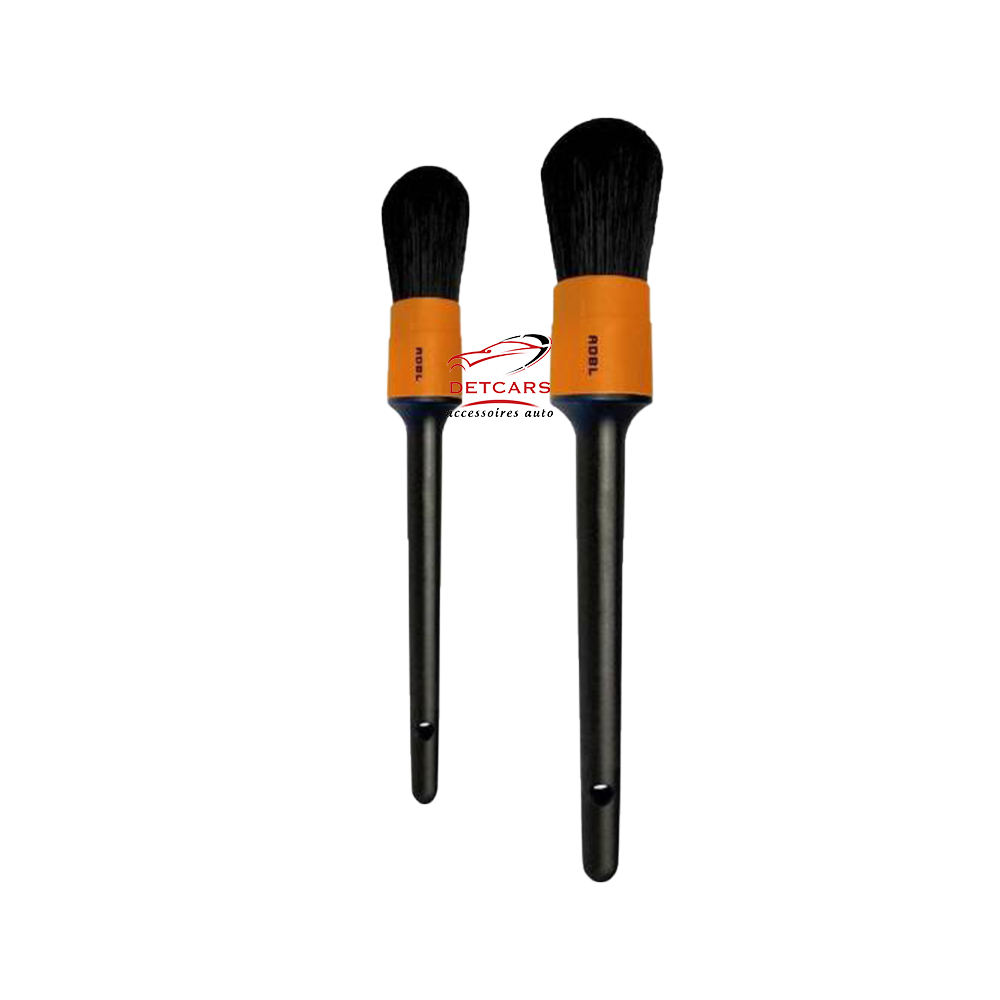 ADBL Round Detailing Brush est un pinceau de nettoyage polyvalent.