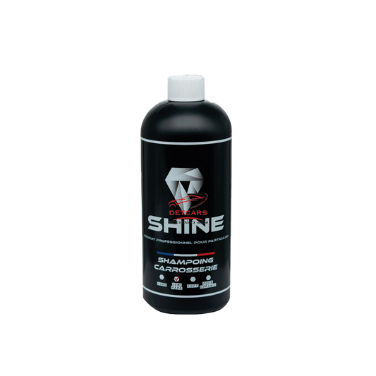 Shampoing lavage/prélavage hard de chez Shine . Idéal pour décontaminer vos carrosseries et jantes, résultat immédiat après le séchage.