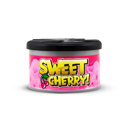Assainisseur d’air Sweet-cherry FullCarX en conserve de 6,5 cm de diamètre. Il contient des mousses qui libèrent un parfum intense, inondant le véhicule ou l’habitacle. Très puissant, vous n’avez même pas besoin d’ouvrir complètement son couvercle pour l