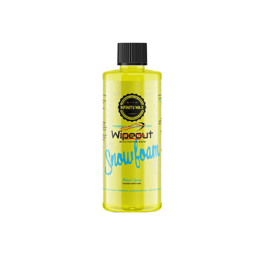 Wipeout snow-foam est un shampooing de prélavage , une mousse collante très dense, elle peut être très épaisse si vous le souhaitez et nettoie très bien sans être caustique. En fait, son pH n’est que de 8,5 alors qu’il est concentré!