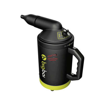 Sécheur sans contact Bigboi BlowR Buddi :

Quoi de plus safe pour votre véhicule que d'être séché sans aucun contact ?
C'est à cette question que BIGBOI apporte une réponse performante et design.

Le Bigboi BlowR BUDDI a un énorme avantage pour lui : sa compacité (24cm de haut et 11,5cm de diamètre) !
Grâce à sa poignée, la prise en mains est idéale et d'une facilité déconcertante.

Le souffleur utilise l'air chaud et filtré pour évacuer l'eau de toutes les surfaces de votre véhicule (carrosserie, verre...