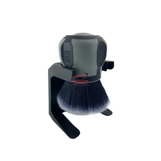 La brosse antirayures EXTRA LARGE est l’outil parfait pour ceux qui veulent un nettoyage efficace, doux et respectueux de l’intégrité des matériaux. Elle répond aux standards du detailing professionnel, alliant confort, performance et sécurité.