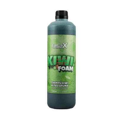 Le shampooing de prélavage KIWI FOAM se caractérise par sa haute concentration, son excellent parfum tropical , sa couleur verdâtre puissante et sa très grande capacité à encapsuler la saleté de manière très simple.

Il génère une grande quantité de mousse à haute consistance qui reste suffisamment longtemps pour que les agents chimiques et tensioactifs encapsulent la saleté et se détache facilement de la carrosserie