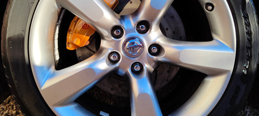 Nettoyant jantes et pneus Wheel Cleaner de chez FullCarX à haute capacité de détartrage.  Retirez tous les types de saleté attachés à n'importe quel pneu. Il a un pouvoir dégraissant élevé. ( sans décontaminant ferreux )