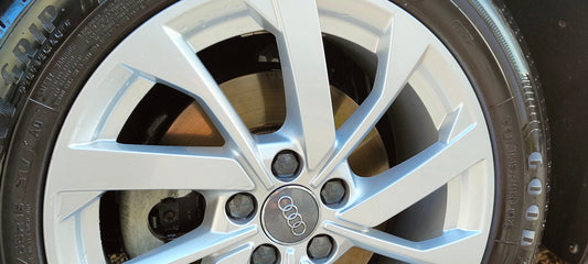 Nettoyant jantes HARD de la marque SHINE .  Nettoie en profondeur vos jantes  . Produit très puissant . Supprime la poussière de freins, le goudron, le film routier la graisse, l’huile ...