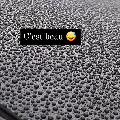 Cire Hybride céramique Meguiar's . Traitement hydrophobe .  Ce traitement unique apporte à la peinture une protection Céramique SiO2 Hybride et un effet anti eau incroyable ! Le Si02 contenu dans les protections céramiques professionnelles est désormais i