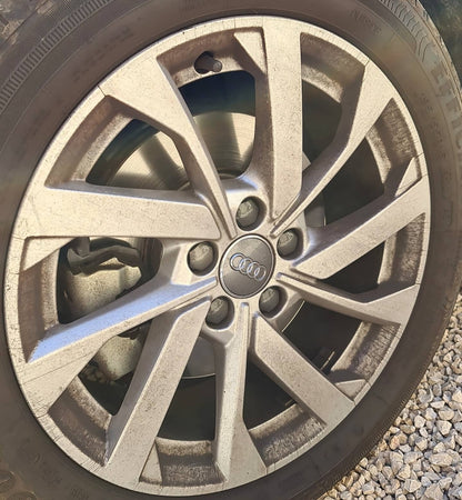 Le Nettoyant Jantes Gel Titanium® GS27 Classics® adhère totalement à la jante & enjoliveur pour assurer un nettoyage et un entretien complet.  Ce nettoyant jantes est un must dans sa catégorie. Il nettoie les poussières de frein, les graisses incrustées e