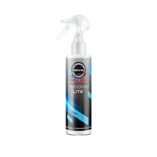 Synergy Lite peut être appliqué sur n'importe quelle surface peinte, y compris les jantes. Ses propriétés de liaison uniques vous permettent ensuite d'éliminer les résidus de revêtement jusqu'à 15 minutes après l'application initiale. Ce qui permet de pro