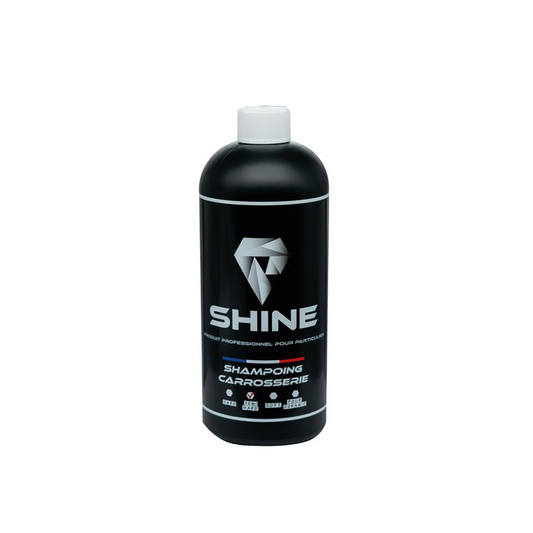 Shampoing lavage/prélavage hard  de chez Shine . Idéal pour décontaminer vos carrosseries et jantes, résultat immédiat après le séchage.
